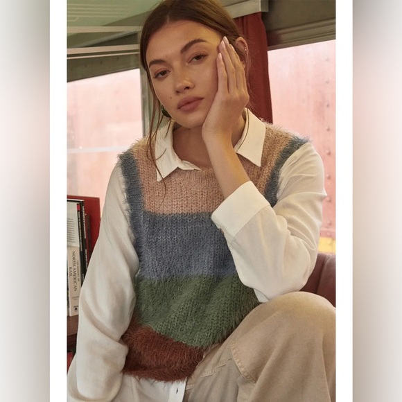 Furry Knit Colorblock Sweater Vest in Green-Brown - Picture 2 of 9